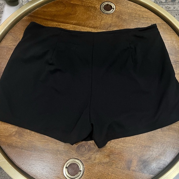 Black high waisted Plus Size Asymmetrical Skorts - Picture 5 of 8